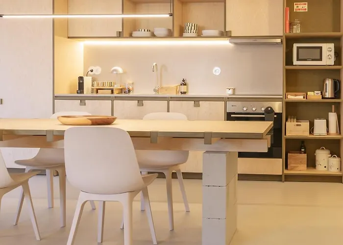 Sacadura Cabral - A 2 Min Da 孔迪镇